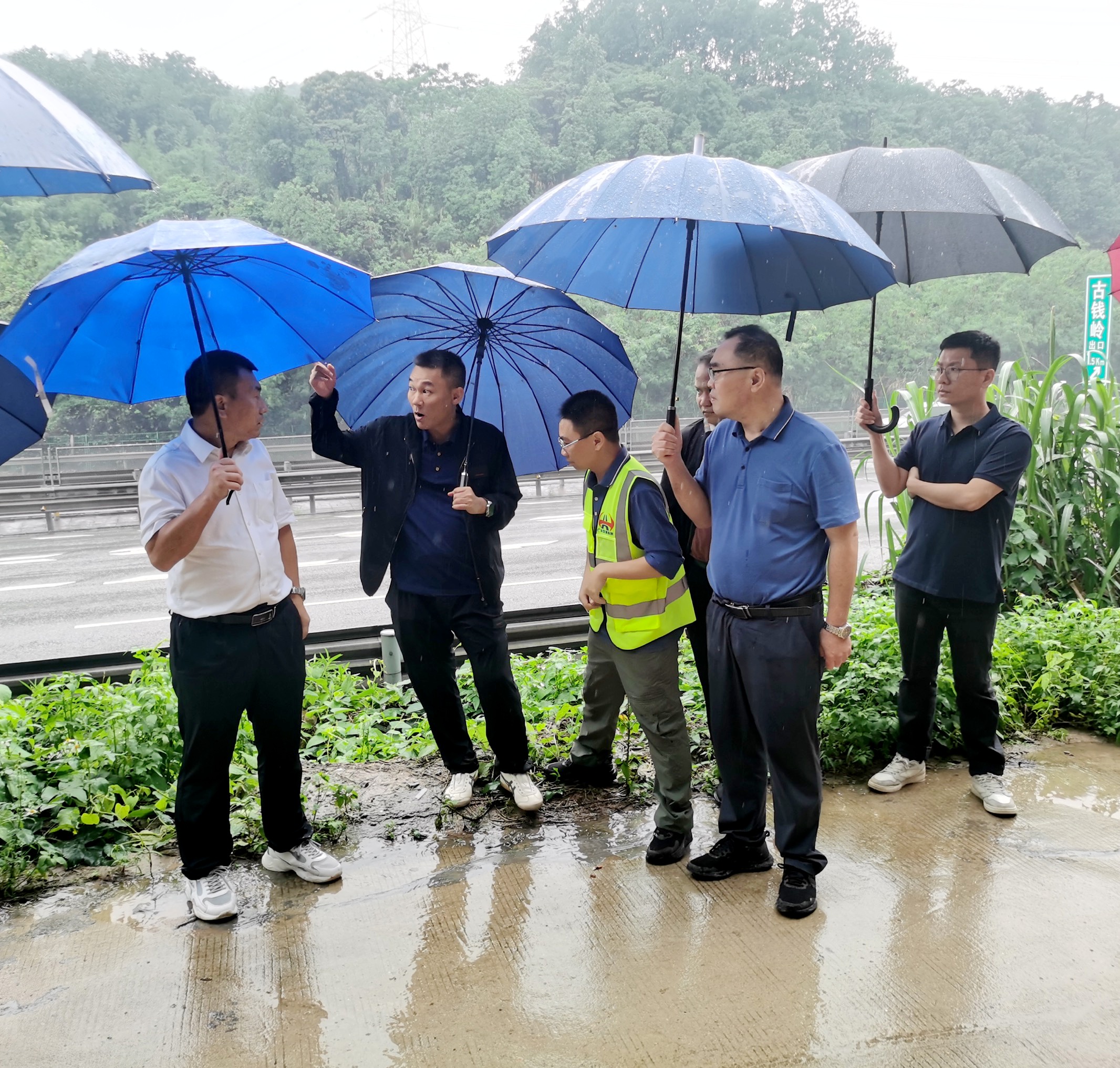 二〇二隊參與花都區規劃和自然資源局組織的地質災害隱患點排查工作4.jpg